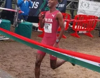 Yeman Crippa e Winfred Yavi Re e Regina del X Cross di Alà dei sardi