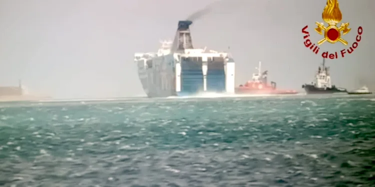 Porto Torres: una motonave della Tirrenia rompe gli ormeggi, intervengono i vigili del fuoco