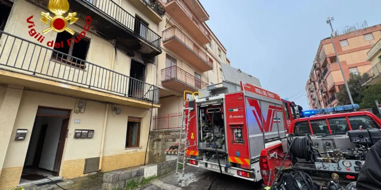 Nuoro: incendio in un appartamento di via Istria