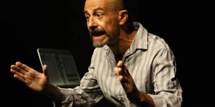 Sabato 28 marzo, al Teatro TsE di Is Mirrionis, Cada Die Teastro presenta Riva Luigi ’69-’70 – Cagliari ai di’ dello scudetto di e con Alessandro Lay