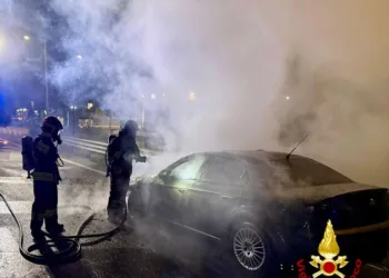 Olbia: auto a fuoco sulla provinciale 729