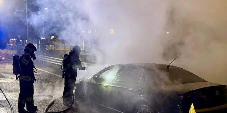 Olbia: auto a fuoco sulla provinciale 729