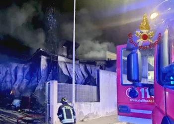 Settimo San Pietro: a fuoco un’autocarrozzeria nella zona industriale