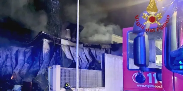 Settimo San Pietro: a fuoco un’autocarrozzeria nella zona industriale