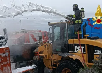 Olbia: incendio all’interno dell’Ecocentro comunale “Spiritu Santu”