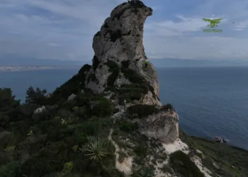 Il Corpo forestale e il Soccorso alpino hanno rimosso cordame pericoloso dalla parete del promontorio della Sella del Diavolo