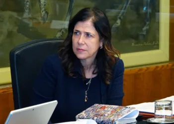 La Sardegna impugna la legge sulle aree idonee. Alessandra Todde: «Difendiamo le nostre prerogative e il nostro territorio»