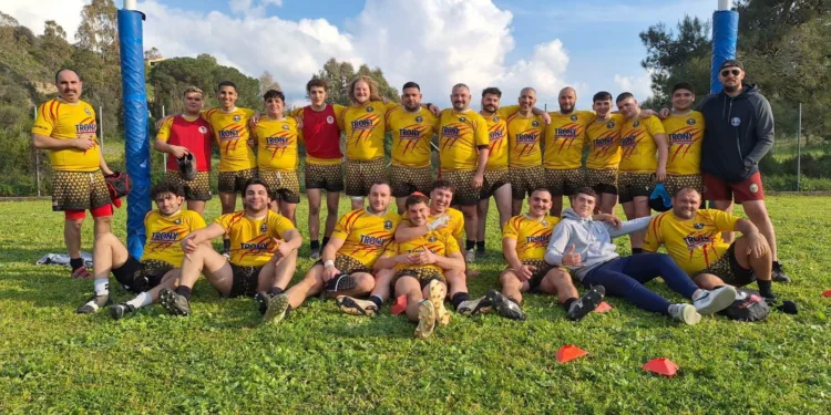 L’Amatori Alghero domina a Sassari (74-20) e consolida il primato in Serie C. Esordio storico in campo per padre e figlio