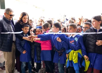 Samugheo inaugura il nuovo Polo scolastico. La presidente Alessandra Todde: «Investire nella scuola significa costruire futuro e contrastare lo spopolamento»
