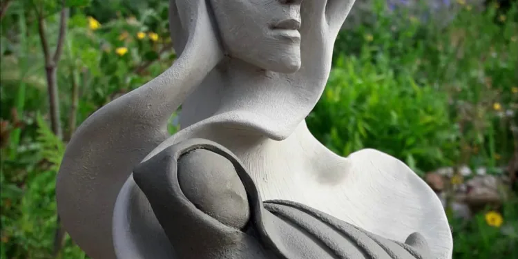 Lunedì 9 marzo, a Porto Torres, si terrà la cerimonia di consegna della scultura “Amargura – Madri di Gaza per il mondo” dell’artista turritana Cinzia Porcheddu 