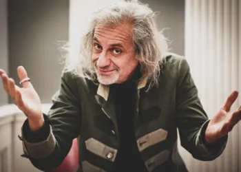 Prosegue la tournée di Alessandro Bergonzoni in Sardegna, venerdì al Teatro Massimo di Cagliari, sabato al Teatro Centrale di Carbonia