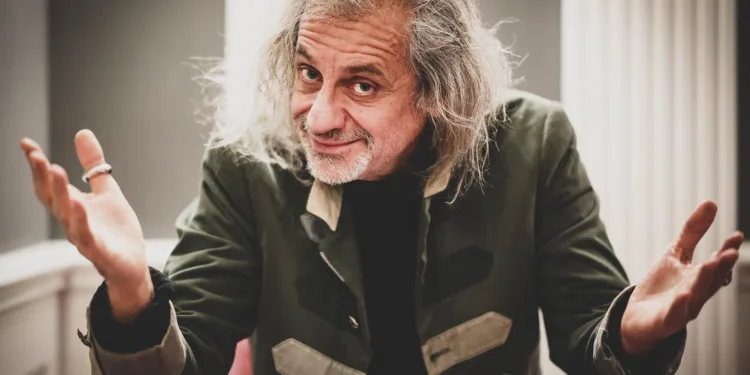 Prosegue la tournée di Alessandro Bergonzoni in Sardegna, venerdì al Teatro Massimo di Cagliari, sabato al Teatro Centrale di Carbonia