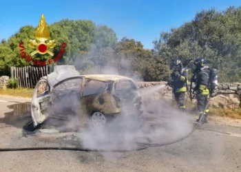 Putzu Idu: a fuoco un’auto