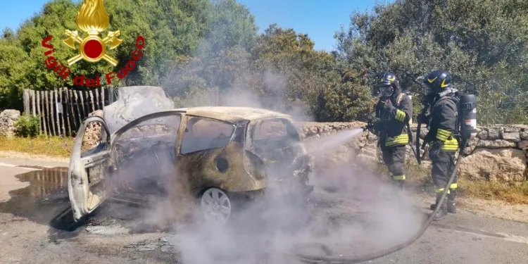 Putzu Idu: a fuoco un’auto