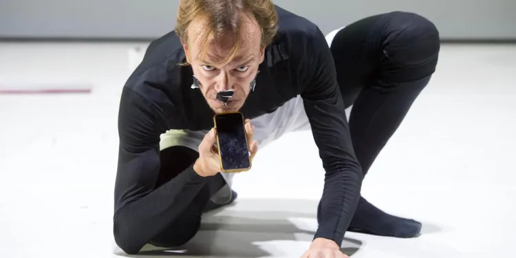 “Una giornata qualunque del danzatore Gregorio Samsa” va in scena domenica 26 aprile al Teatro Massimo di Cagliari