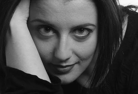 “Passo e Chiudo” è il nuovo spettacolo di e con Marta Proietti Orzella, in cartellone domenica 26 aprile, alle 20.30, al TsE di Cagliari