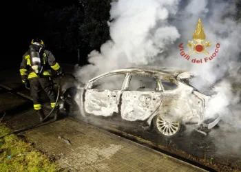 Dolianova: a fuoco un’auto