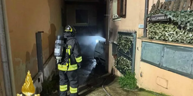 Olbia: a fuoco due motocicli all’interno di un garage condominiale