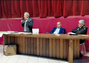 L’Enciclica Totu frades presentata alle scolaresche di Budoni dal prof. Mario Puddu e da mons, Corrado Melis, vescovo di Ozieri