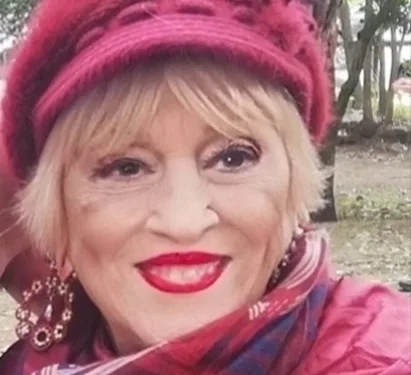 Dalle opere astratte di Rosetta Murru un messaggio “di ascolto” alle sfide ambientali e alla tutela responsabile dello “Spazio naturale”