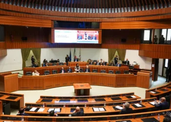 Sanità. La presidente Alessandra Todde in Consiglio regionale: «Abbiamo smesso di inseguire i problemi, ora li governiamo»