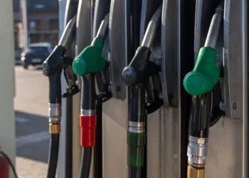 Caro carburanti, vertice in Regione degli assessori Barbara Manca (Trasporti) ed Emanuele Cani (Industria) con Saras: «In campo tutte le azioni per tutelare trasporti, imprese e cittadini»