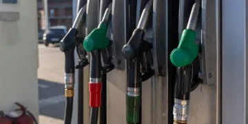 Caro carburanti, vertice in Regione degli assessori Barbara Manca (Trasporti) ed Emanuele Cani (Industria) con Saras: «In campo tutte le azioni per tutelare trasporti, imprese e cittadini»