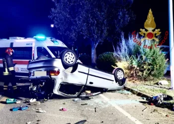 Incidente poco dopo la mezzanotte in via Lungo Saline a Cagliari, cinque feriti