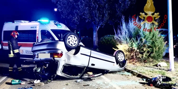 Incidente poco dopo la mezzanotte in via Lungo Saline a Cagliari, cinque feriti