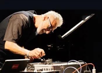 Esperienze sensoriali, commedia popolare e dj saranno domani al centro della nuova giornata di “Aspettando Actor Giovane” al Teatro delle Saline di Cagliari