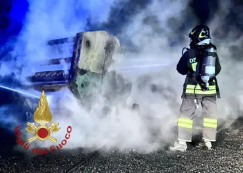 Santu Lussurgiu: a fuoco un’imballatrice