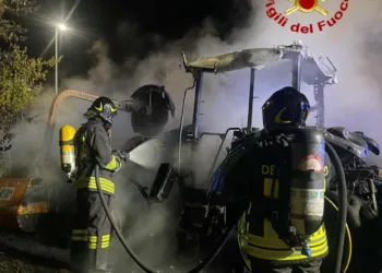 Sarule: a fuoco un mezzo agricolo