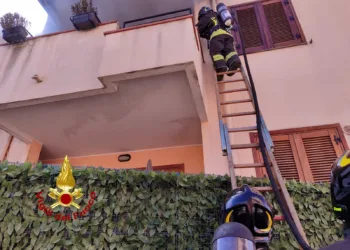 Li Punti: incendio di un appartamento al primo piano di una palazzina