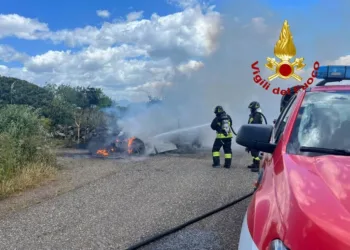 Auto a fuoco tra Borore e Sedilo