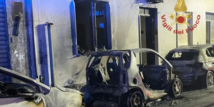 Quartu Sant’Elena: a fuoco tre macchine in sosta in via Costantino Nigra