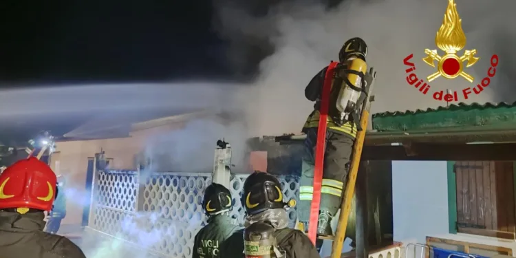 Platamona: a fuoco un’abitazione in via La Torre