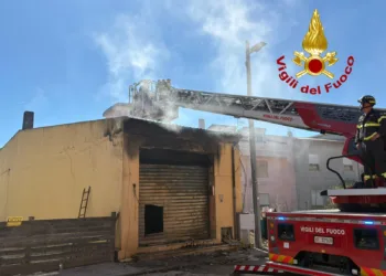 Ploaghe: a fuoco un locale in via Amsicora