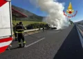 Auto a fuoco sulla statale 131 Dcn in direzione Nuoro