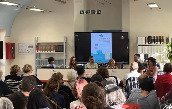Un’Isola in Rete, grande partecipazione a Sassari per l’incontro con Antonella Camarda e Giulia Simi
