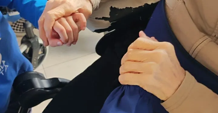 Generazioni a confronto: il progetto che unisce anziani e bambini a Selargius