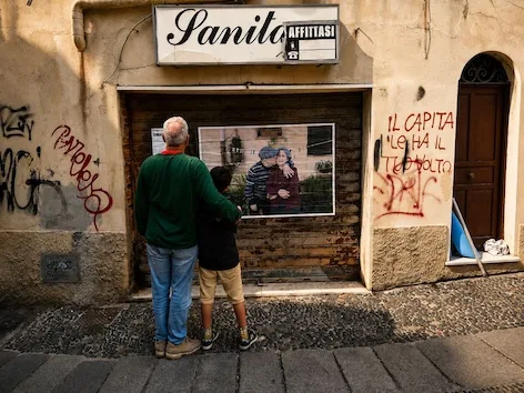 “Serrandalzata”: fino al 15 giugno la mostra fotografica diffusa che riaccende il centro storico di Sassari