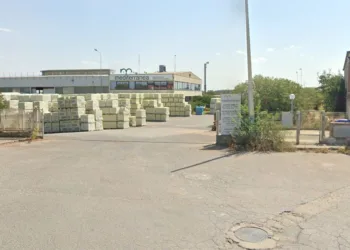 Ceramica Mediterranea, la Regione Sardegna chiede l’apertura di un tavolo di confronto al Mimit per affrontare la crisi
