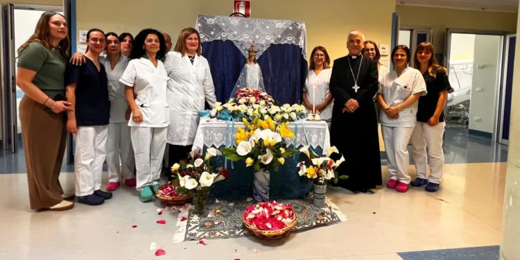 La benedizione dell’Arcivescovo nelle corsie dell’Aou di Sassari