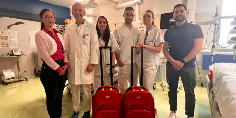Aou Sassari: nuove dotazioni per la Terapia intensiva diretta da Pierpaolo Terragni, donati zaini per le emergenze e il trasporto dei piccoli pazienti