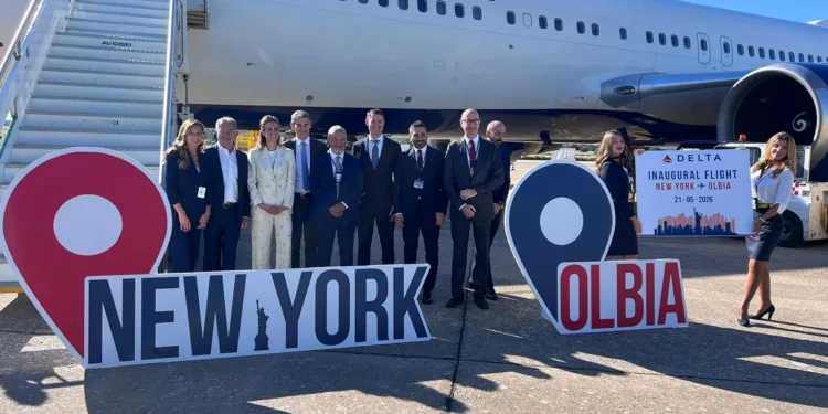 E’ atterrato a Olbia il primo volo diretto da New York