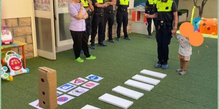 Alghero: l’educazione stradale insegnata ai più piccoli dagli agenti della Polizia locale