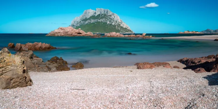 Cala Finanza, Alessandra Todde: «Le leggi della Sardegna non si possono aggirare. Difenderemo fino in fondo le prerogative della nostra autonomia»
