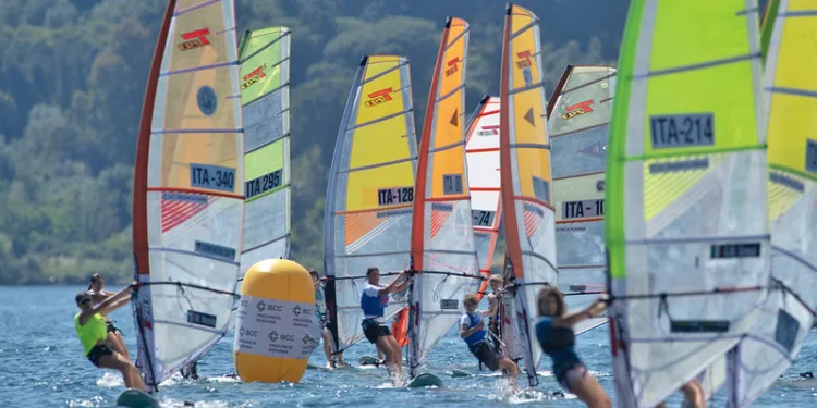 Francesco Cao e Diego Montaldo del Windsurfing Club Cagliari si aggiudicano la Coppa Italia Techno 293 sul Lago di Bracciano