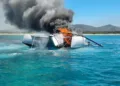 Intervento di soccorso in mare dei vigili del fuoco congiunto alla Guardia costiera per l’incendio di un’imbarcazione in località Porto Pollo, a Palau
