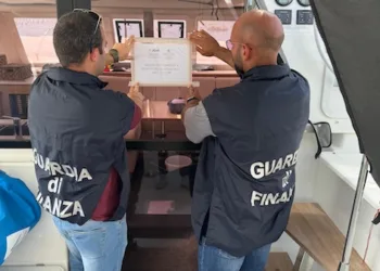 A Olbia l’Agenzia delle dogane e la Guardia di finanza hanno sequestrato un catamarano dal valore di oltre 600.000 euro